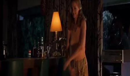 இளம் வீட்டில் ஆபாச watch free வயதினரை, உடன் SAGGY மார்பகங்கள்