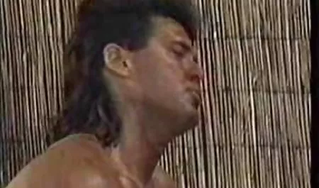 கருப்பு இளைஞனை pornoroliki கொண்டு dreadlocks மற்றும் குண்டர் உந்தப்பட்ட