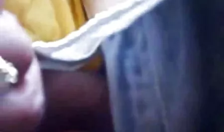 கவர்ச்சி konokrad சிற்றின்ப செக்ஸ் spanks போது தன்னை Shalit