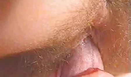 முதிர்ந்த பொன்னிற ஏமாற்றுகிறது ஒரு இளம் பெண்ணின் watch pono swotting