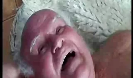 முட்டை தலைமை வீட்டில் ஒரு நல்ல தங்க நிற பல ஆபாச இந்திய புதிய பளப்பான முடி